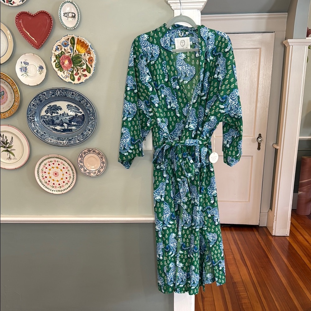 Print Fresh robe NWT - tiger queen
